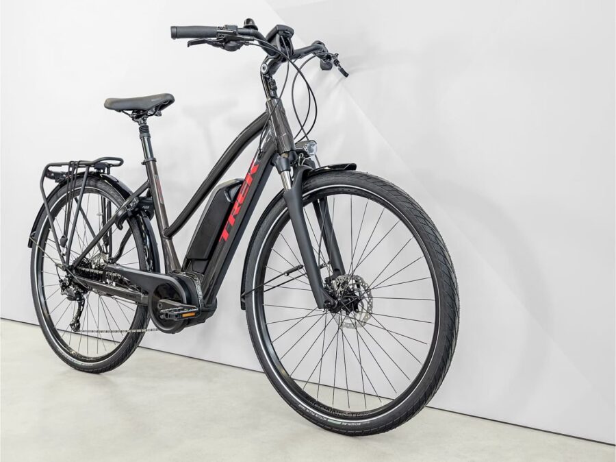 Vélo Électrique Trek Verve+ 2 Stagger Shimano Acera/Altus 9V 300 Wh Noir 2023