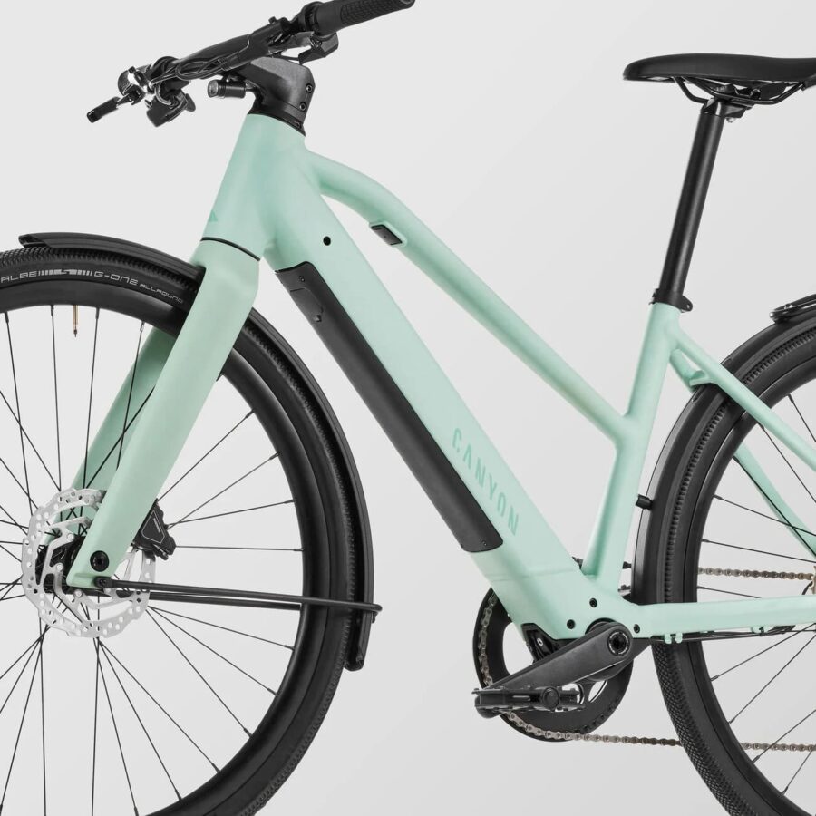 Vélo de ville électrique Canyon Commuter:ON 7 mid-step